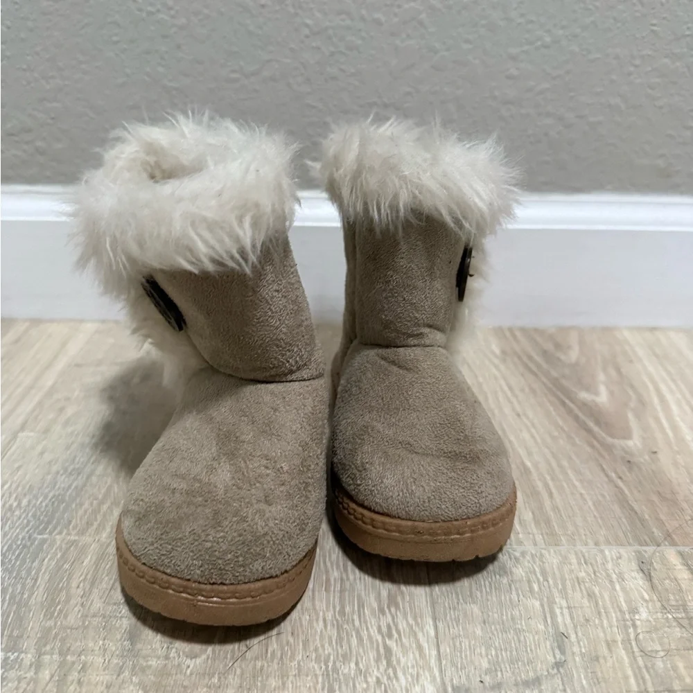 China Buttons City Faux Fur Ankle Boots Toddler Size 6 (Estimated)